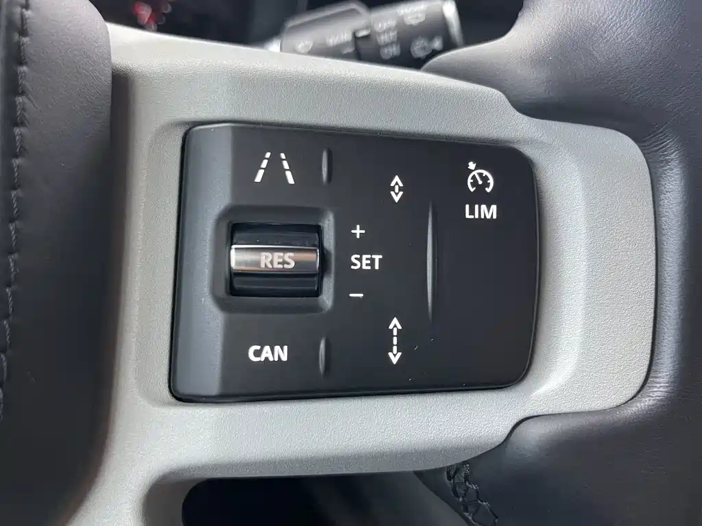 Land Rover Defender — миниатюра 7