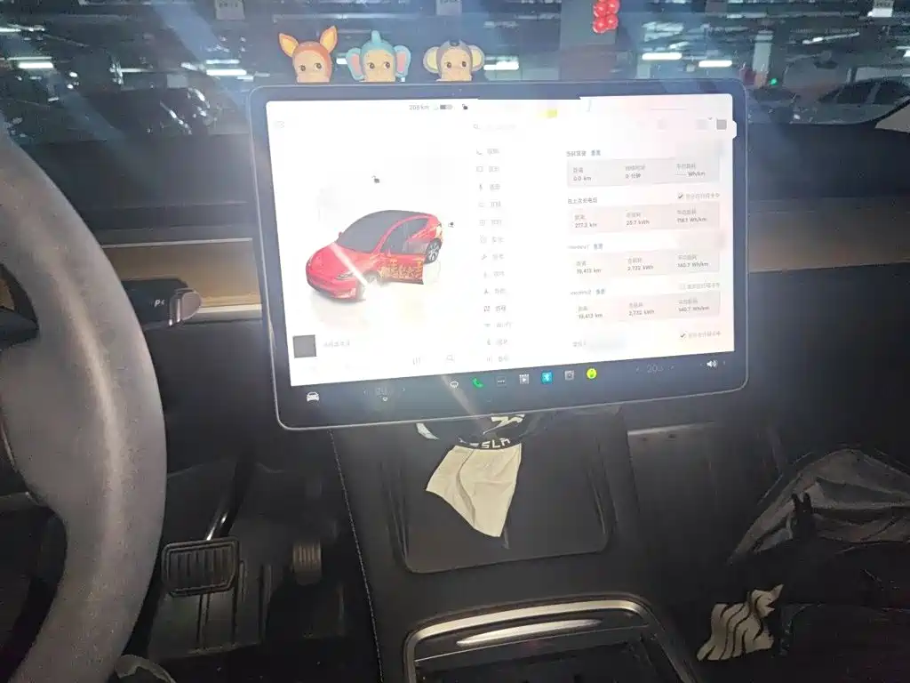 Tesla Model Y — миниатюра 6
