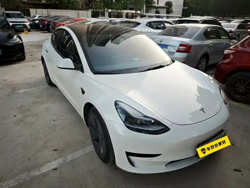 Tesla Model 3 — миниатюра 3