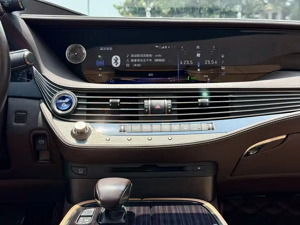 Lexus LS — миниатюра 15