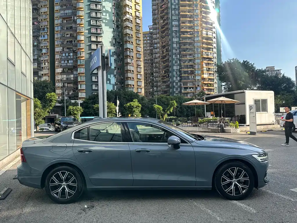 Volvo S60 2024 B4 Luxury