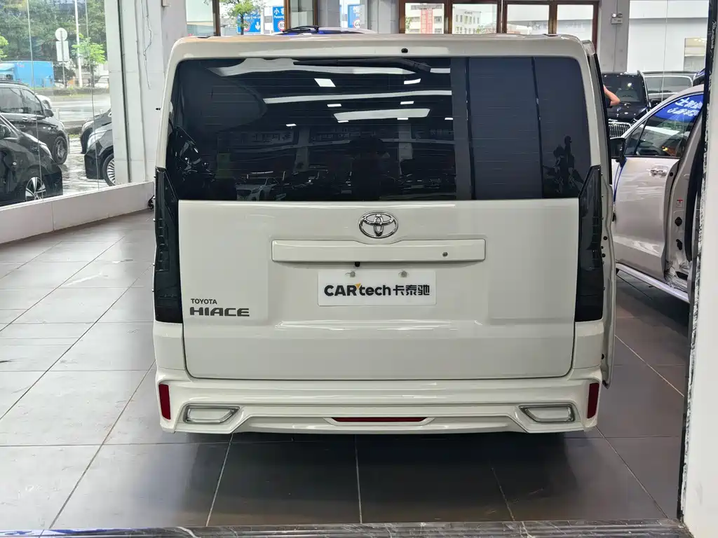 Toyota HiAce 2025 3.5L AT