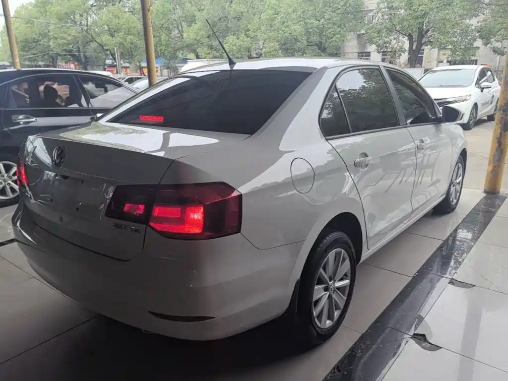 Volkswagen Jetta — миниатюра 7