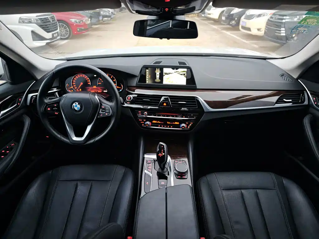 BMW 5 Series — миниатюра 9