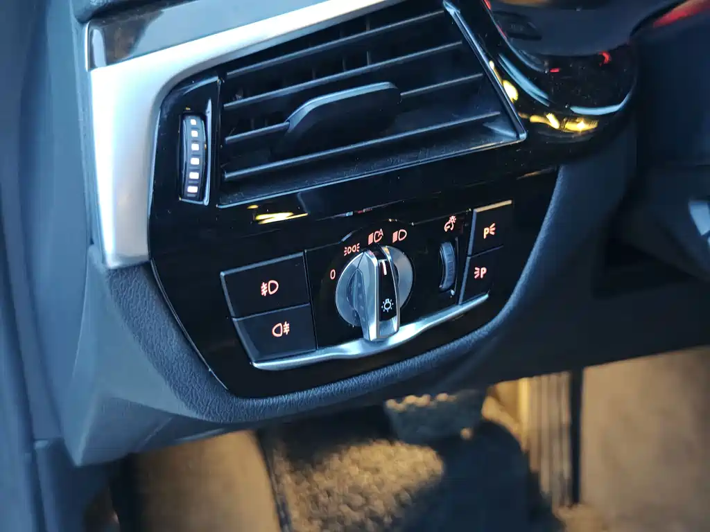 BMW 5 Series — миниатюра 13