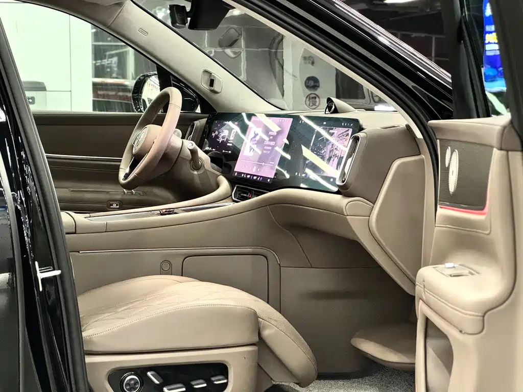 AITO ASK THE WORLD M9