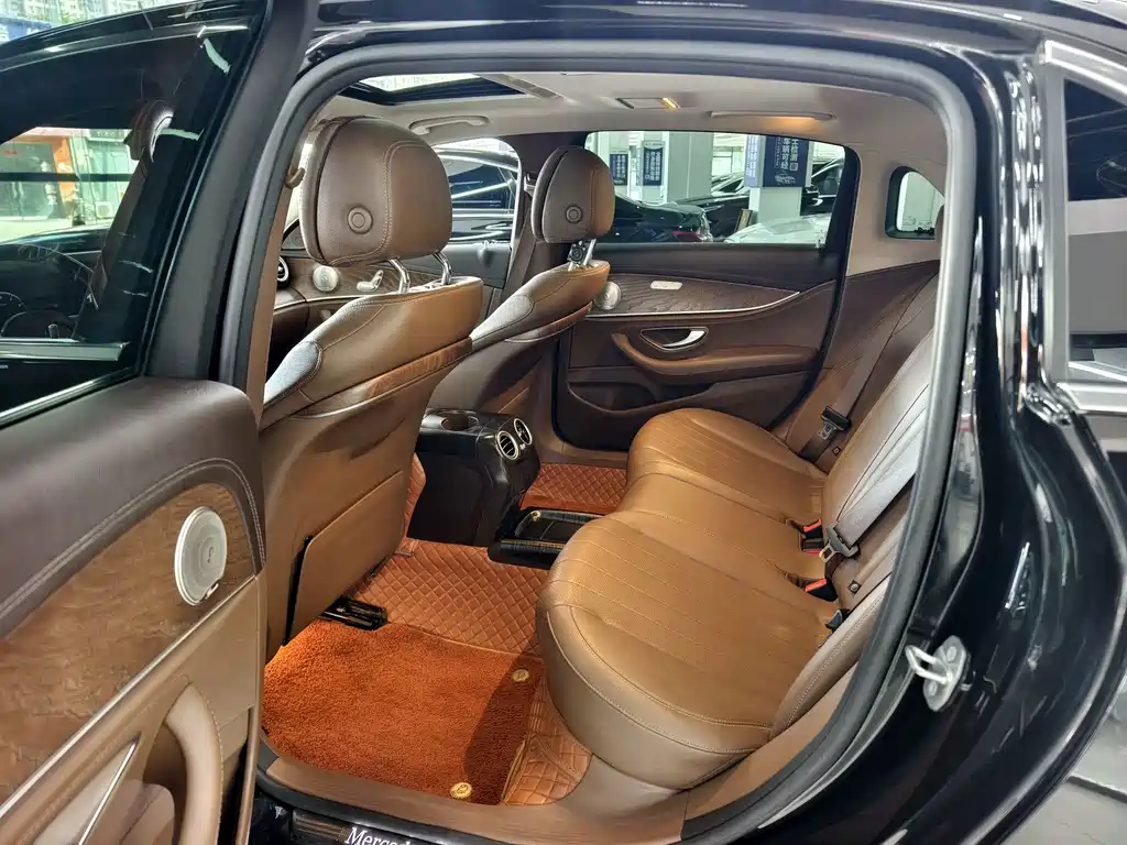Mercedes-Benz E-Class — миниатюра 5