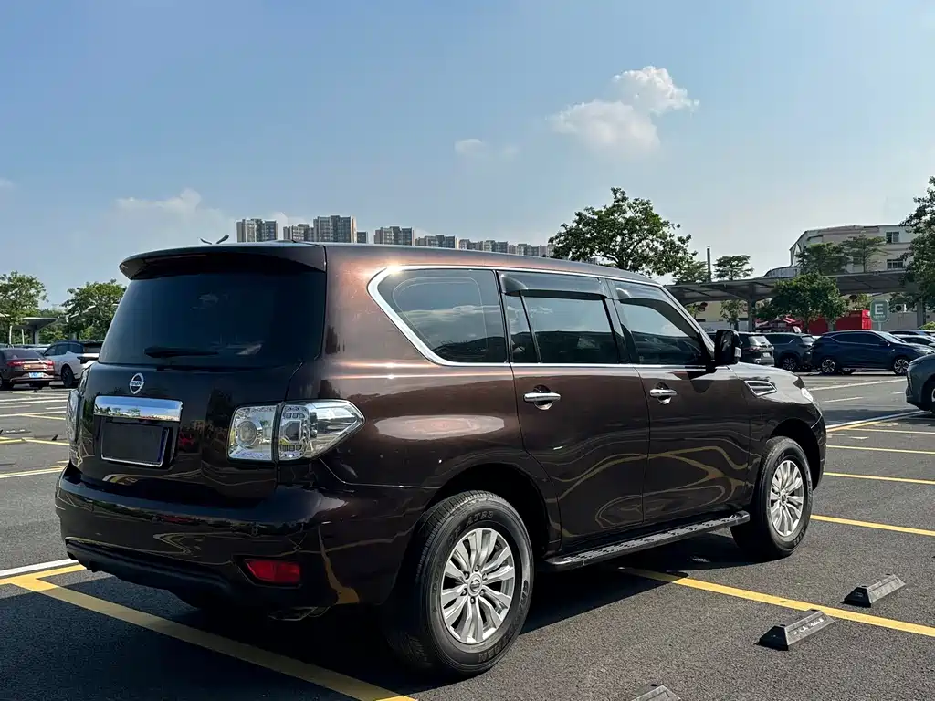 Nissan Patrol — миниатюра 4