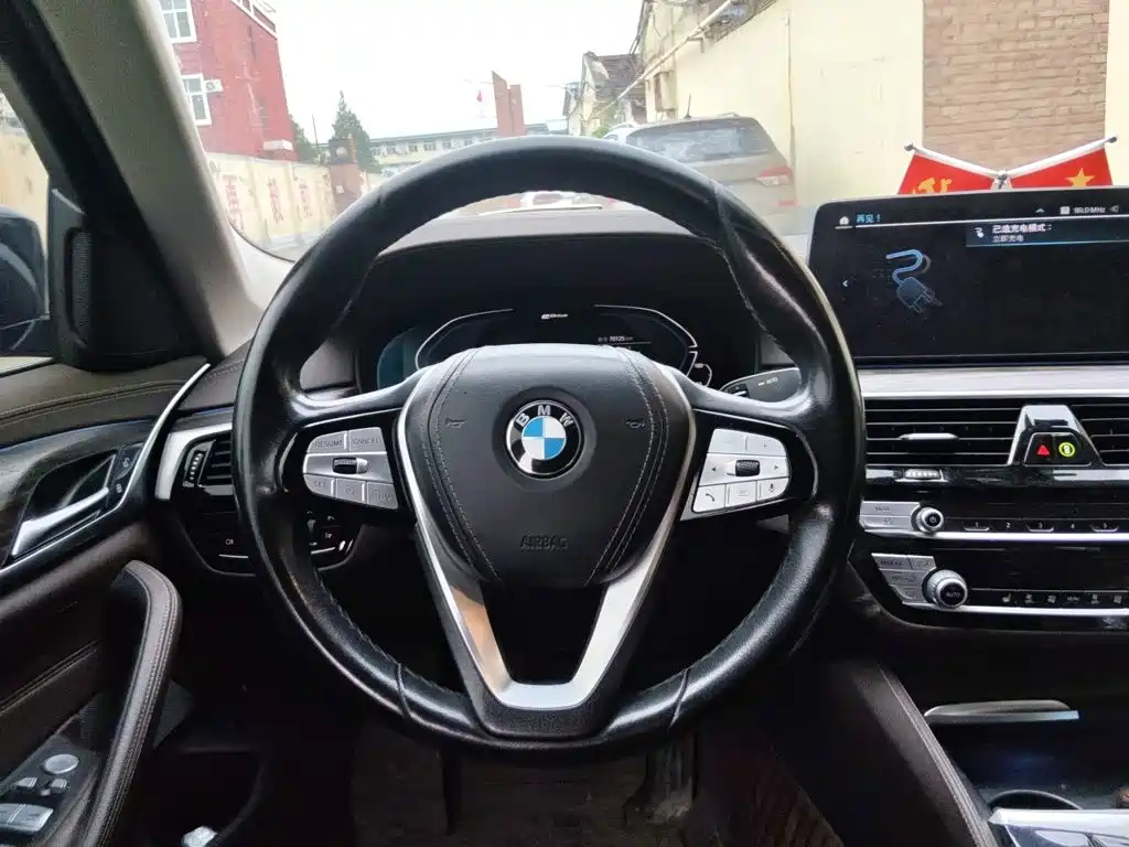 BMW 5 Series New Energy — миниатюра 11