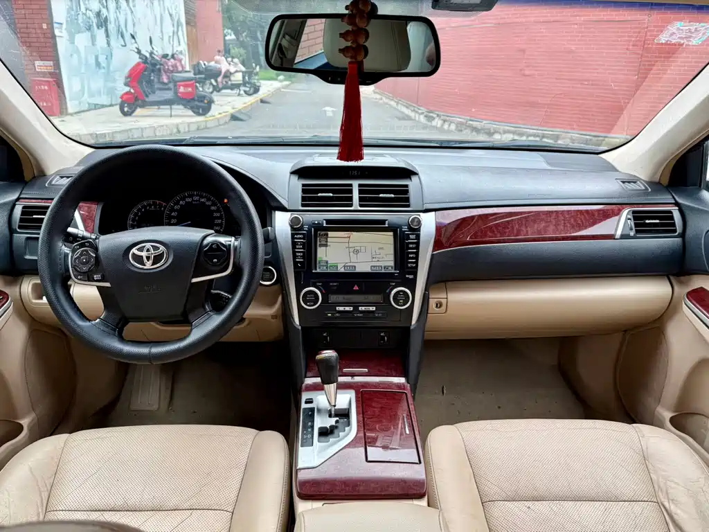 Toyota Camry — миниатюра 14