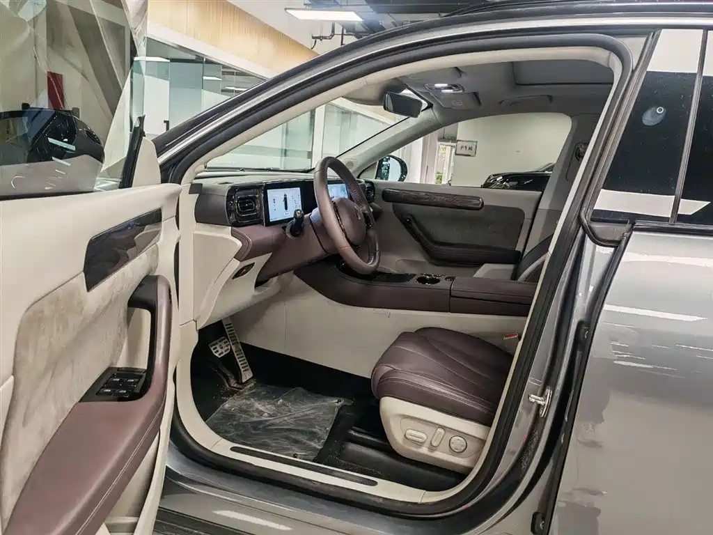 Leapmotor C11