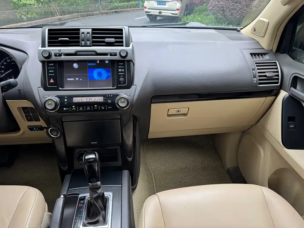 Toyota Land Cruiser Prado 2016 2.7L AT Luxury