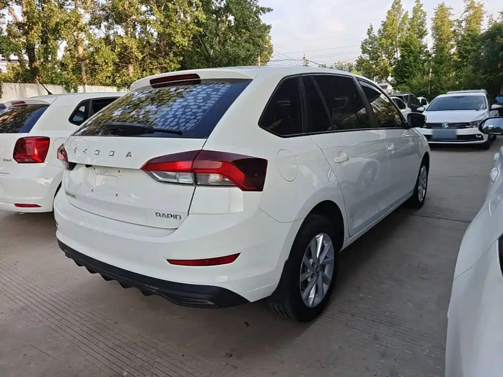 Skoda Rapid Spaceback — миниатюра 7