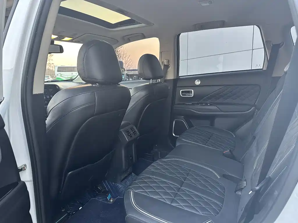 MITSUBISHI OUTLANDER