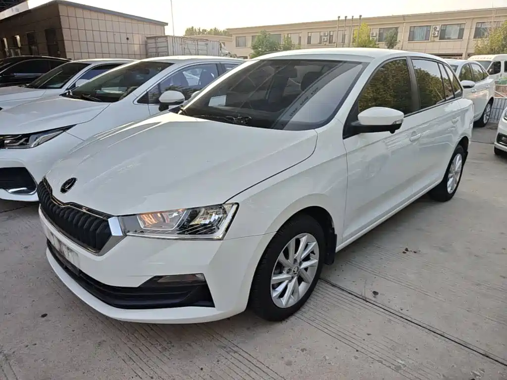 Skoda Rapid Spaceback — миниатюра 2