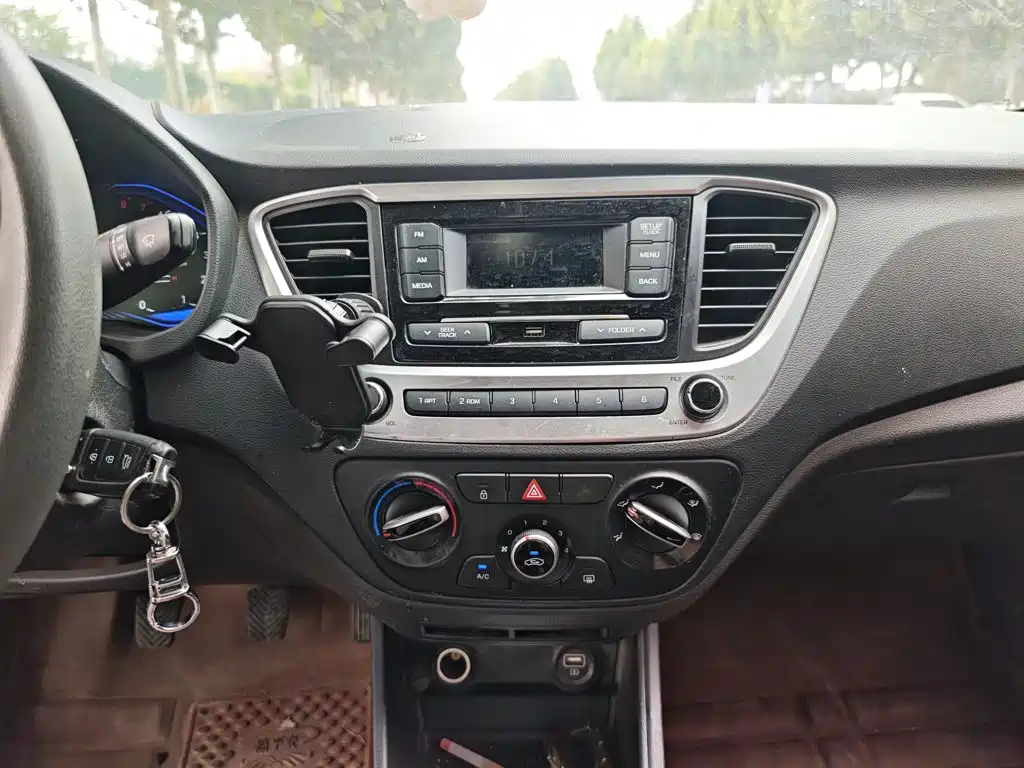 Hyundai Verna — миниатюра 13