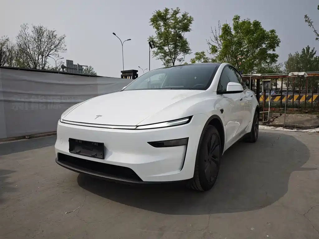 Tesla Model Y 2025
