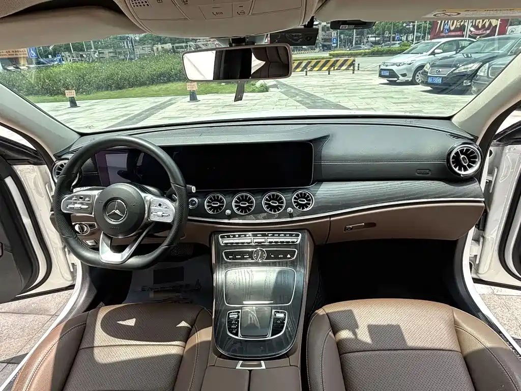 Mercedes-Benz E-Class — миниатюра 6