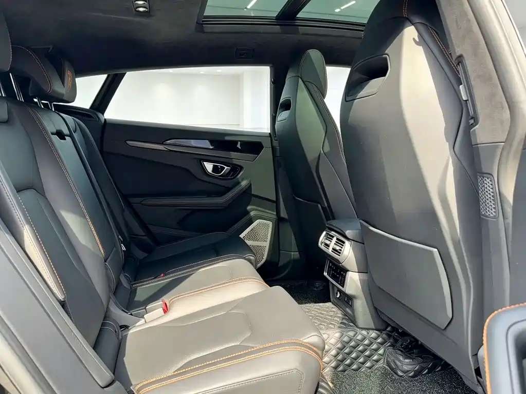 Lamborghini Urus — миниатюра 12