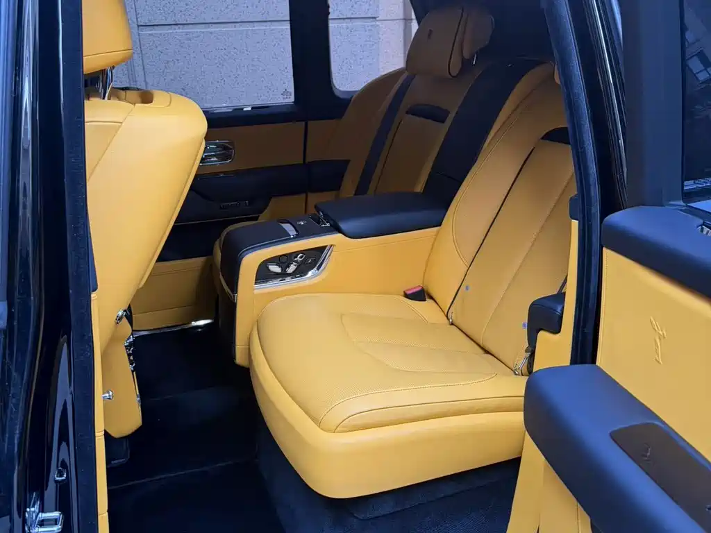 Rolls-Royce Cullinan — миниатюра 9