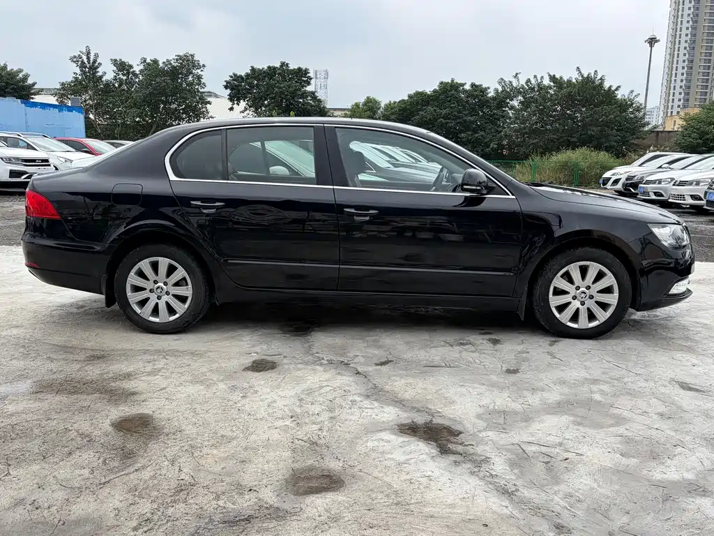 Skoda Superb — миниатюра 4