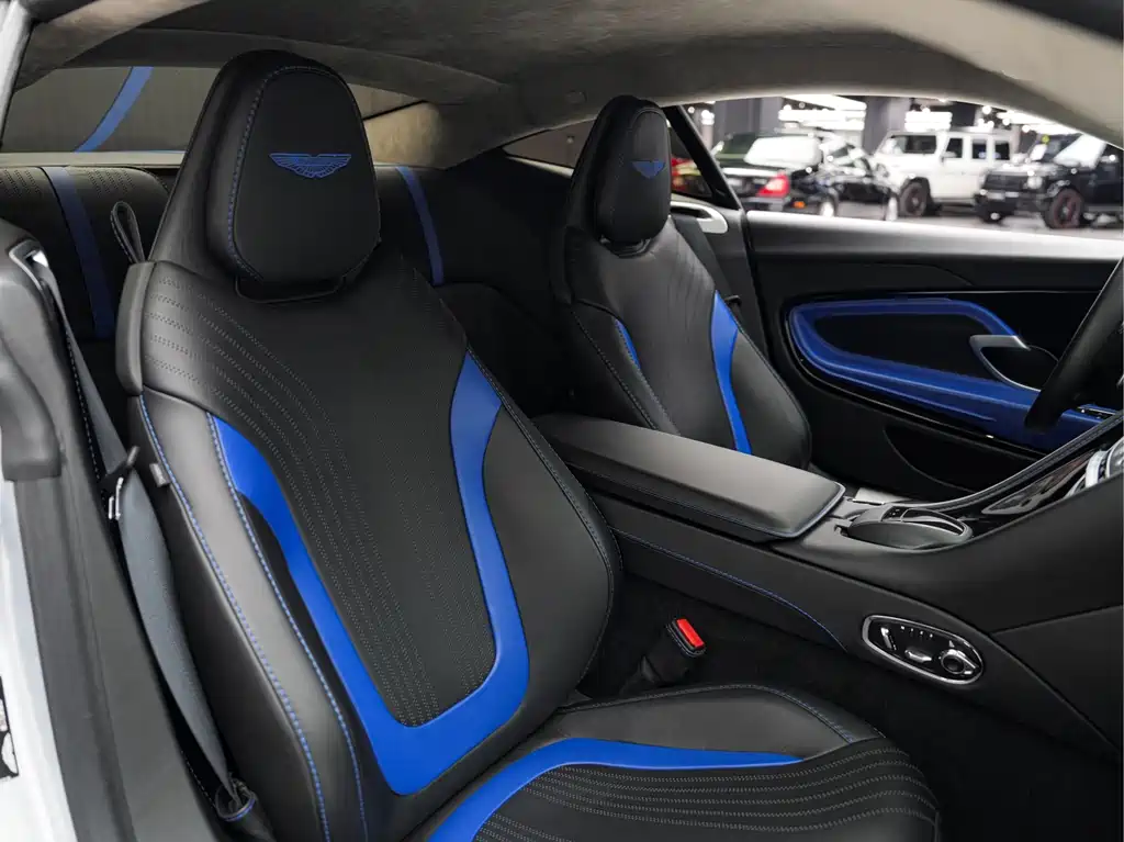 Aston Martin DB11 — миниатюра 12