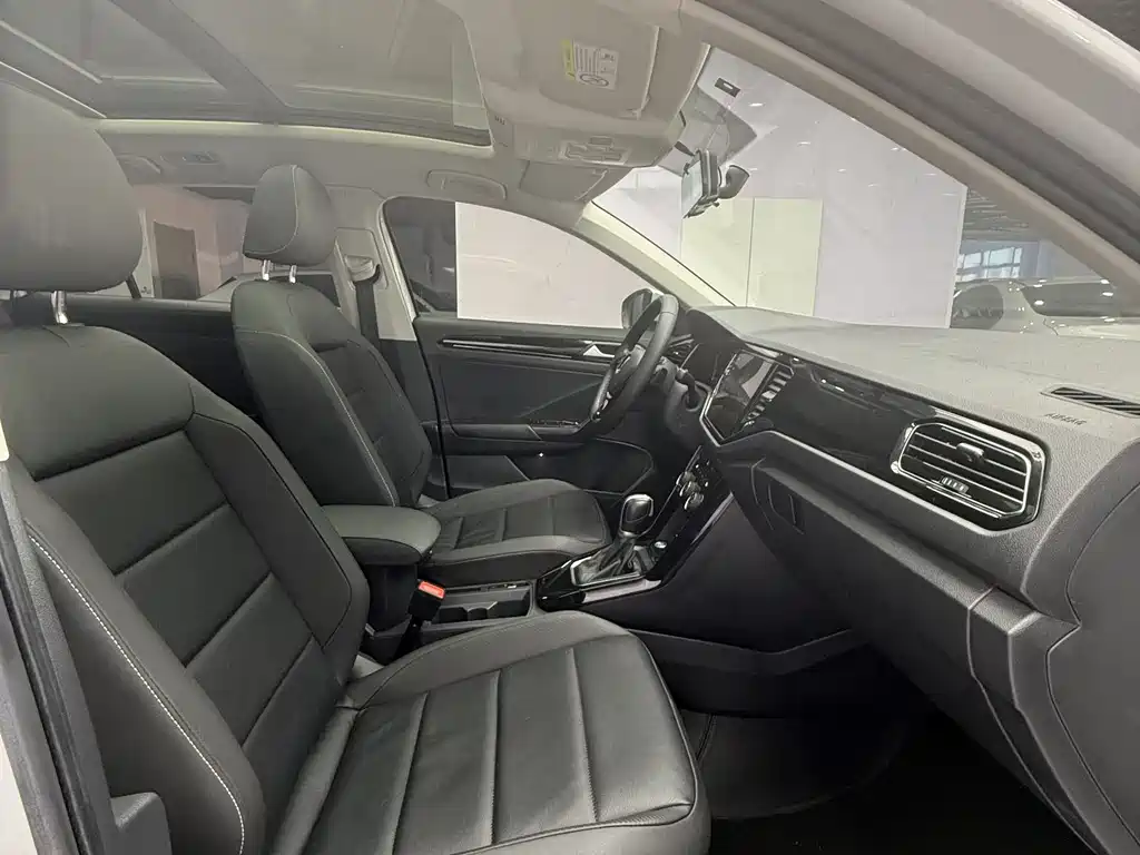 VOLKSWAGEN T ROC EXPLORING SONGS