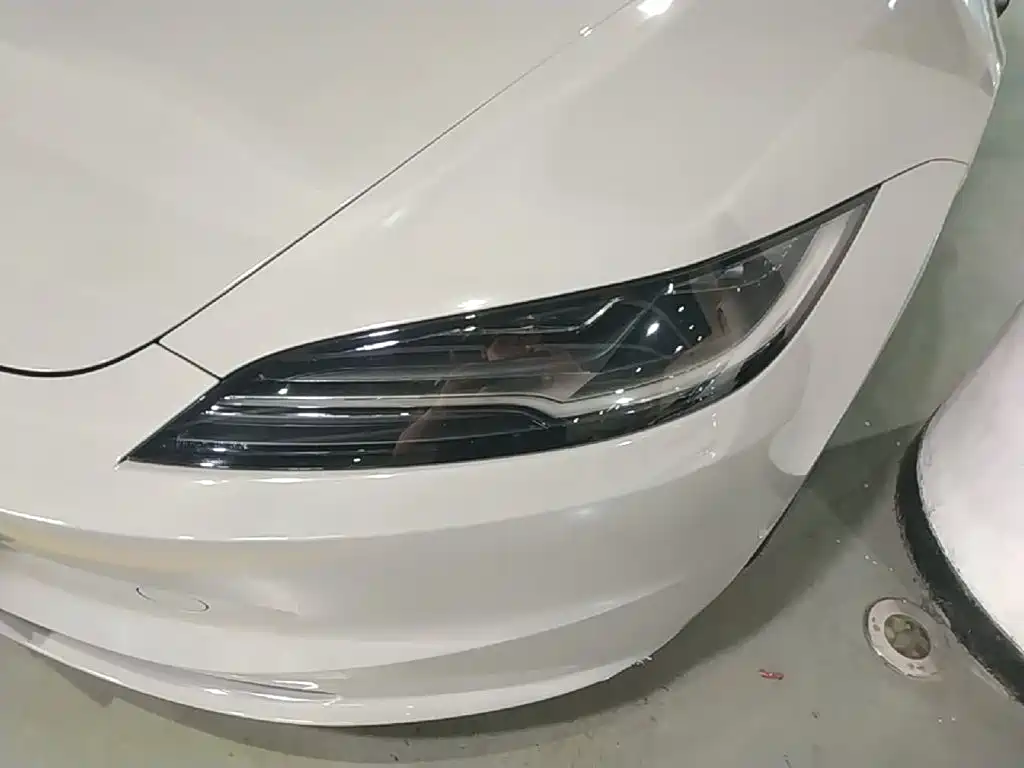 Tesla Model 3 — миниатюра 24