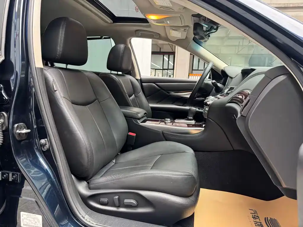 Infiniti Q70 Q70L 2.5L Delight Edition, фото 9