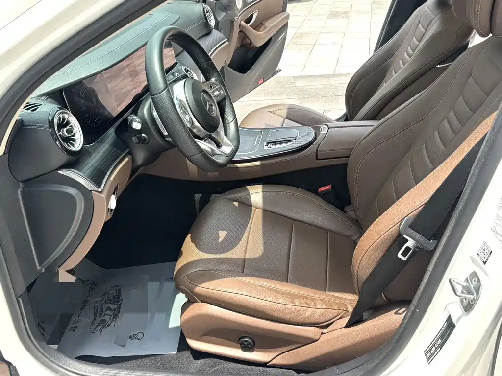 Mercedes-Benz E-Class — миниатюра 8