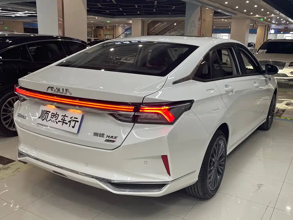 DONGFENG YI HYUN MAX