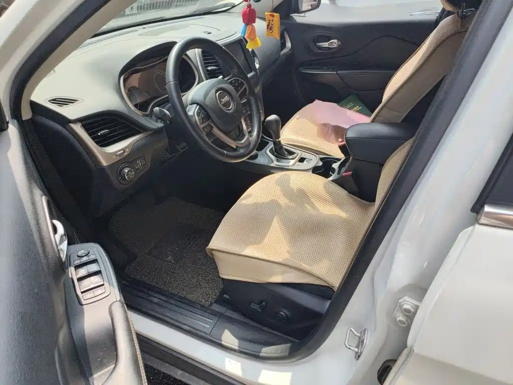 Jeep Cherokee — миниатюра 11