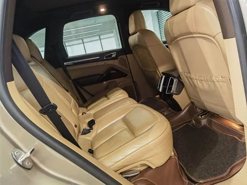 Porsche Cayenne — миниатюра 11