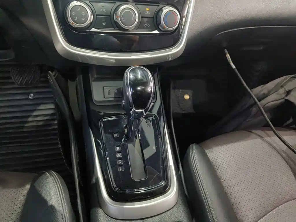 Nissan Tiida — миниатюра 14