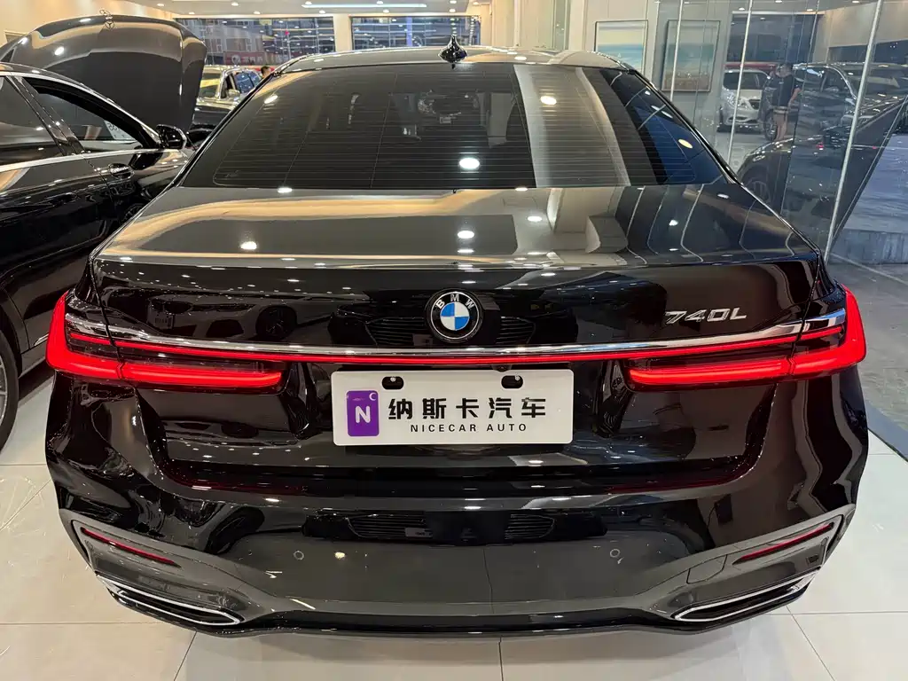 BMW 7 Series — миниатюра 2