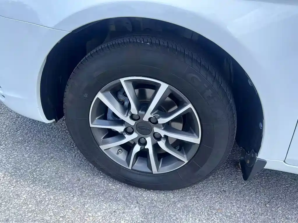 Geely Emgrand — миниатюра 9