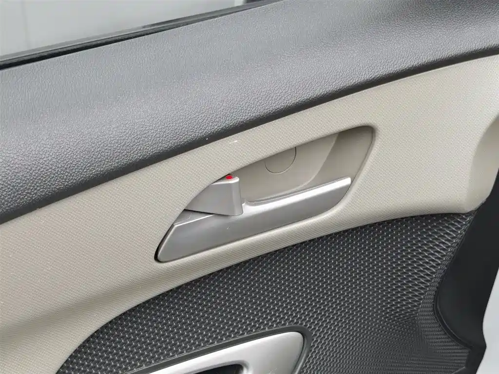 Chevrolet Sail 2015 3 1.3L MT