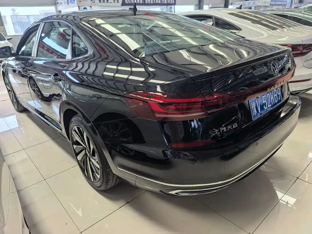 Volkswagen Passat 2025 380TSI