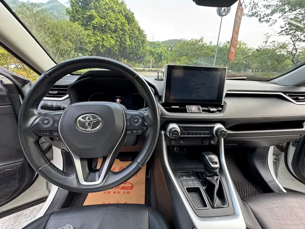 Toyota RAV4 — миниатюра 12