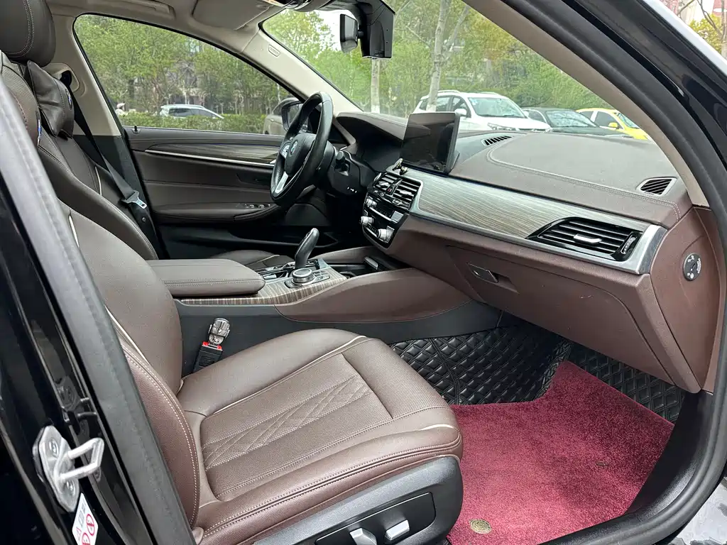 BMW 5 Series New Energy - фото 12