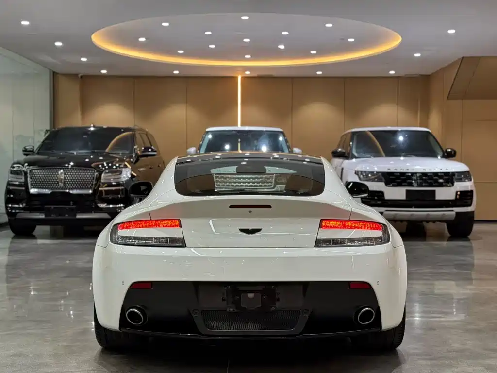 Aston Martin V8 Vantage 2015 4.7L Coupe