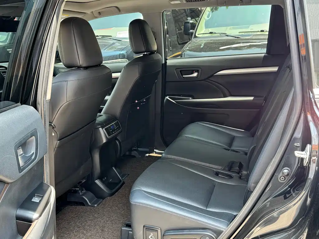 Toyota Highlander 2018 2.0T Luxury 7 мест VI