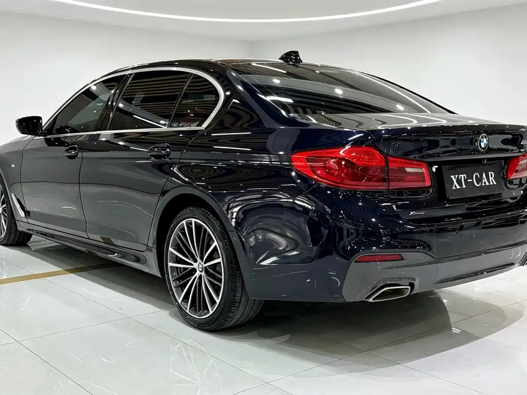 BMW 5 Series — миниатюра 11