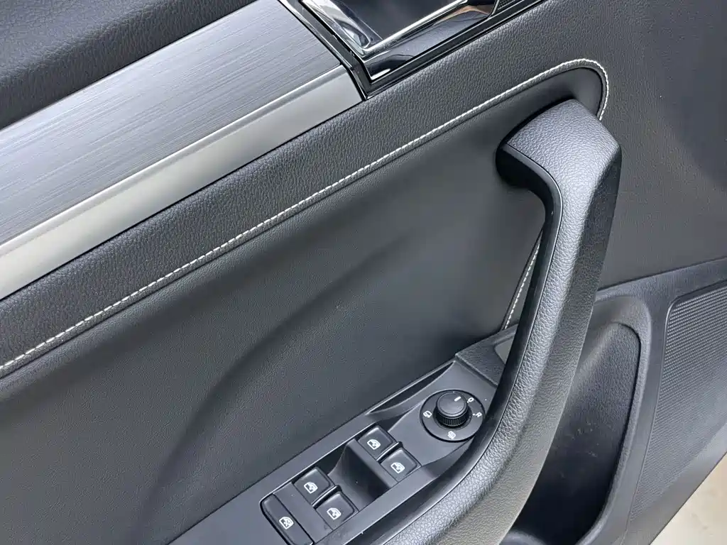 Skoda Superb — миниатюра 14