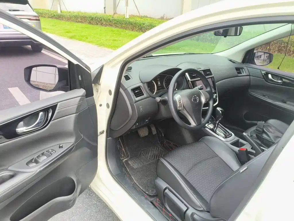 Nissan Tiida — миниатюра 12