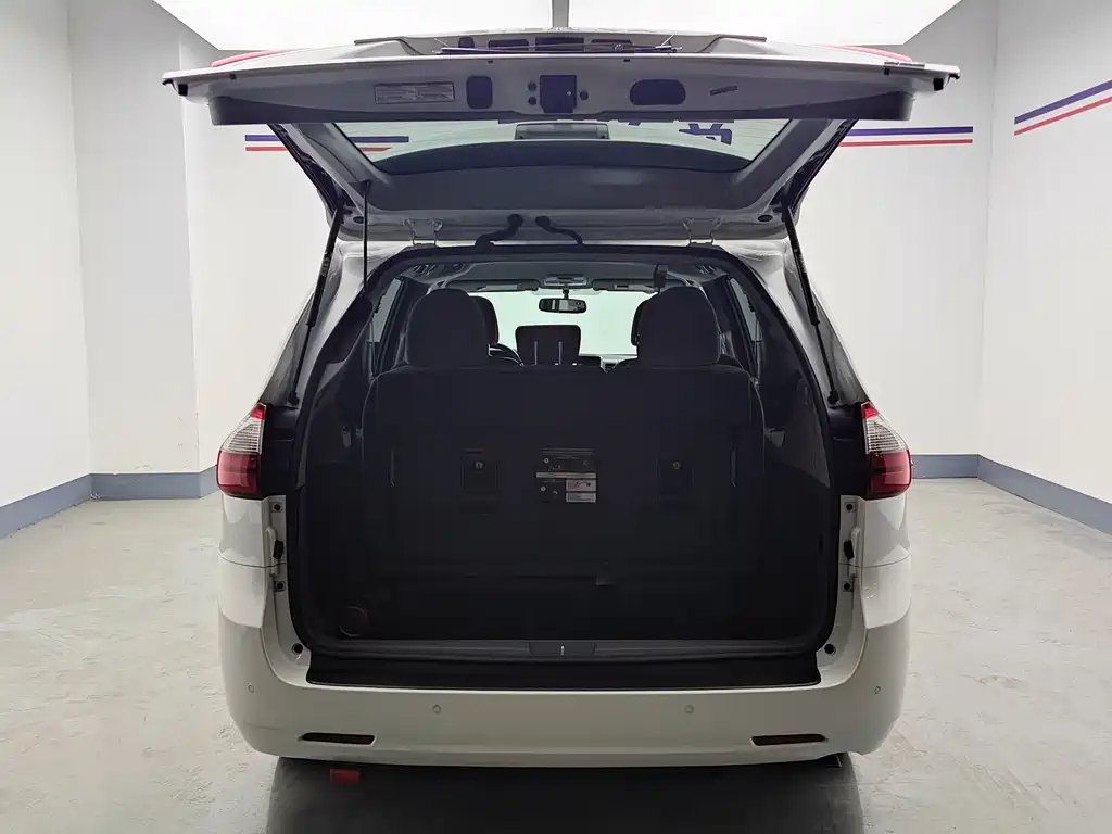 Toyota Sienna — миниатюра 25