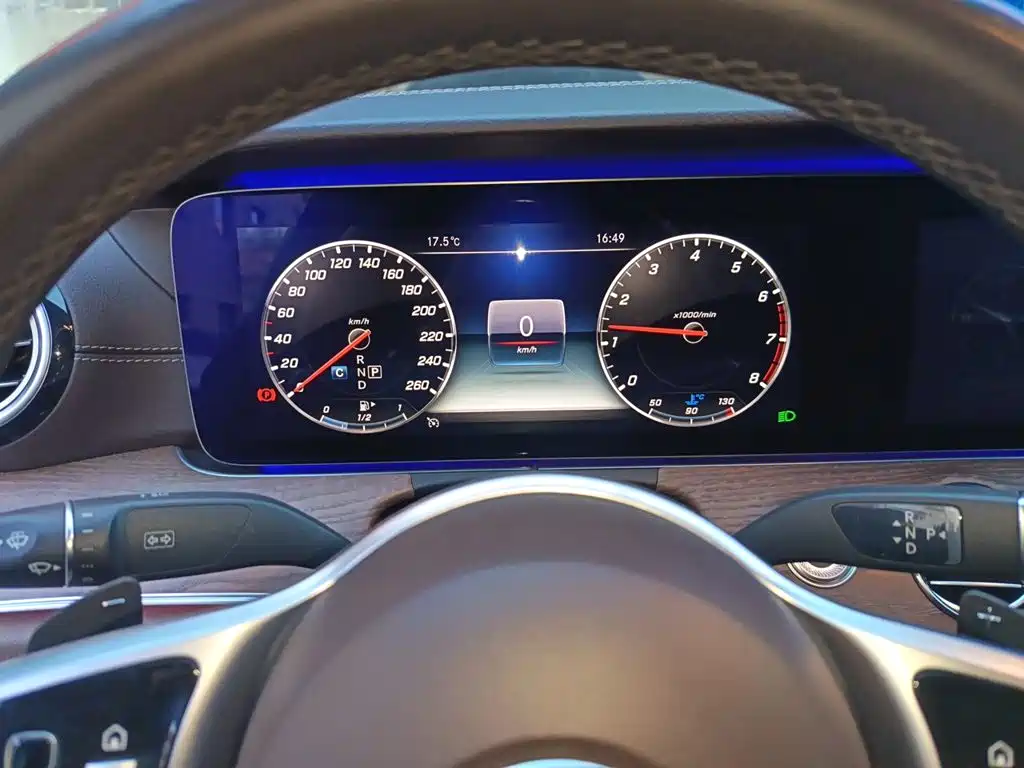 Mercedes-Benz E-Class — миниатюра 7