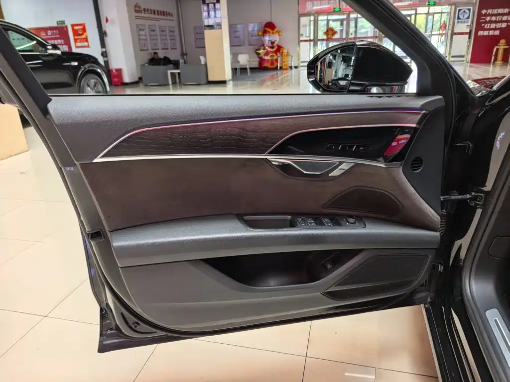 Audi A8 — миниатюра 6