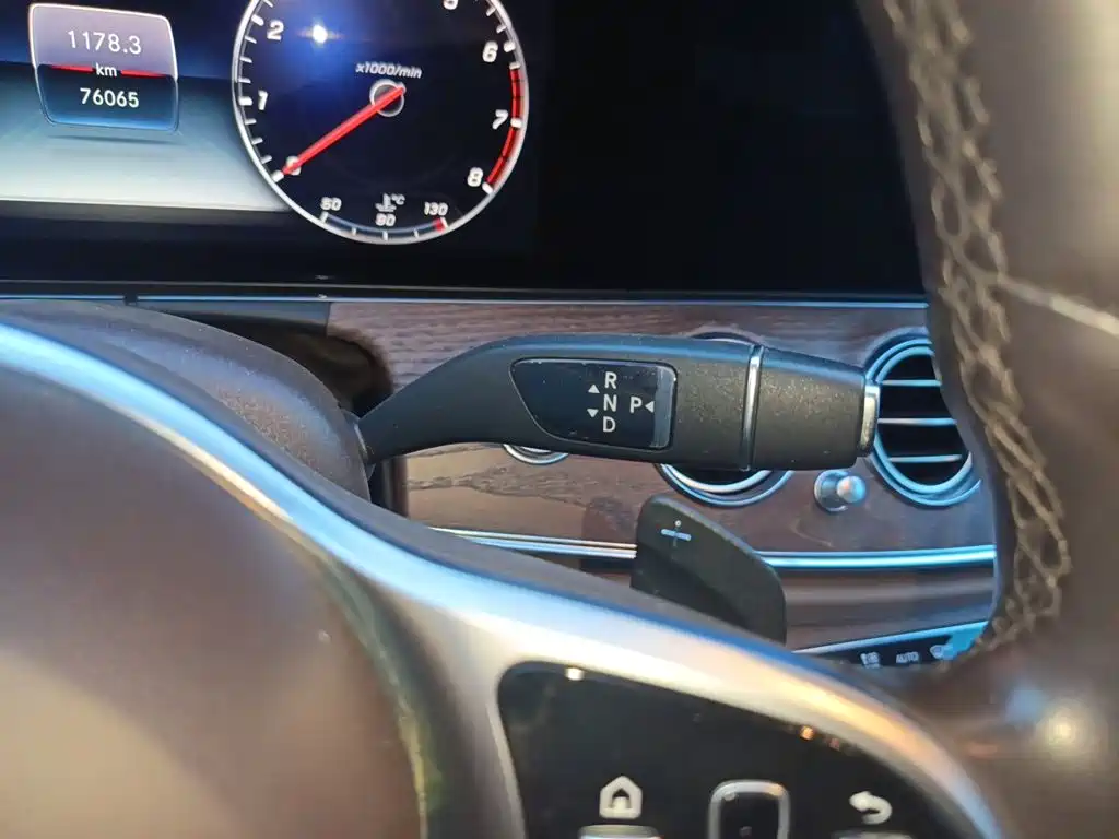 Mercedes-Benz E-Class — миниатюра 10