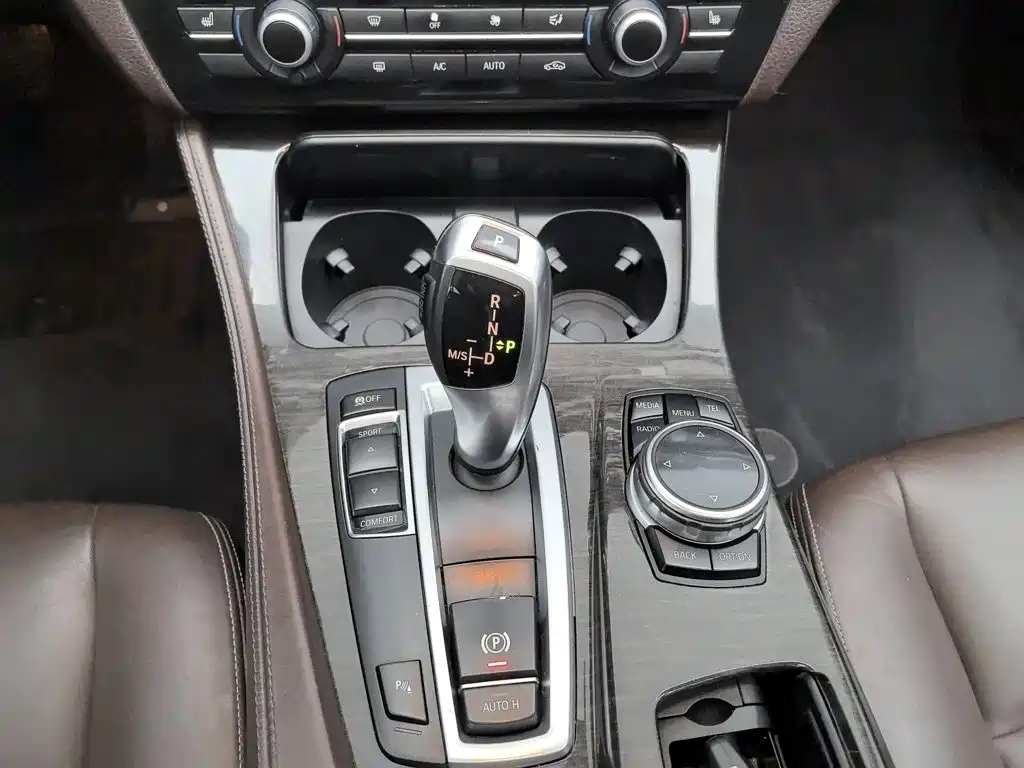 BMW 5 Series — миниатюра 13